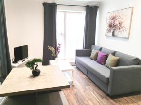 Luxury apartment near London centre, near train station, E1